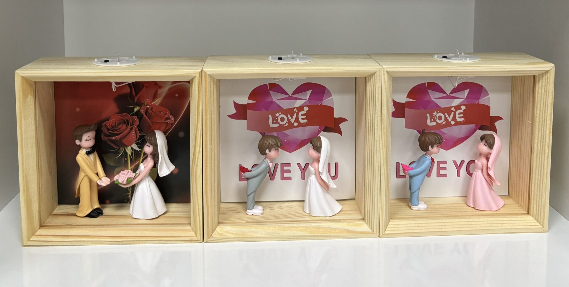 Işıklı Ahşap Açılır Camlı Model Mix 1ad